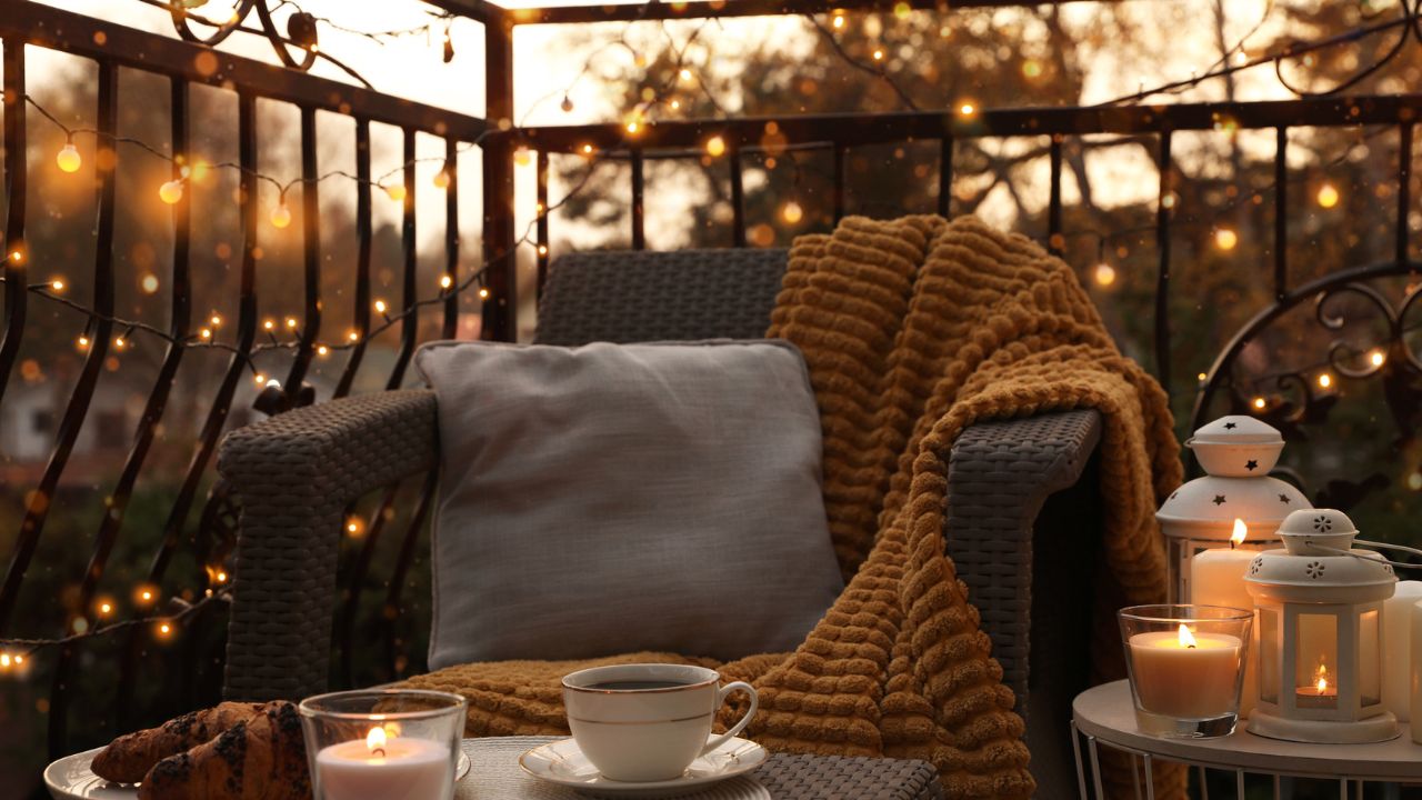 lighting provides a romantic balcony garden idea